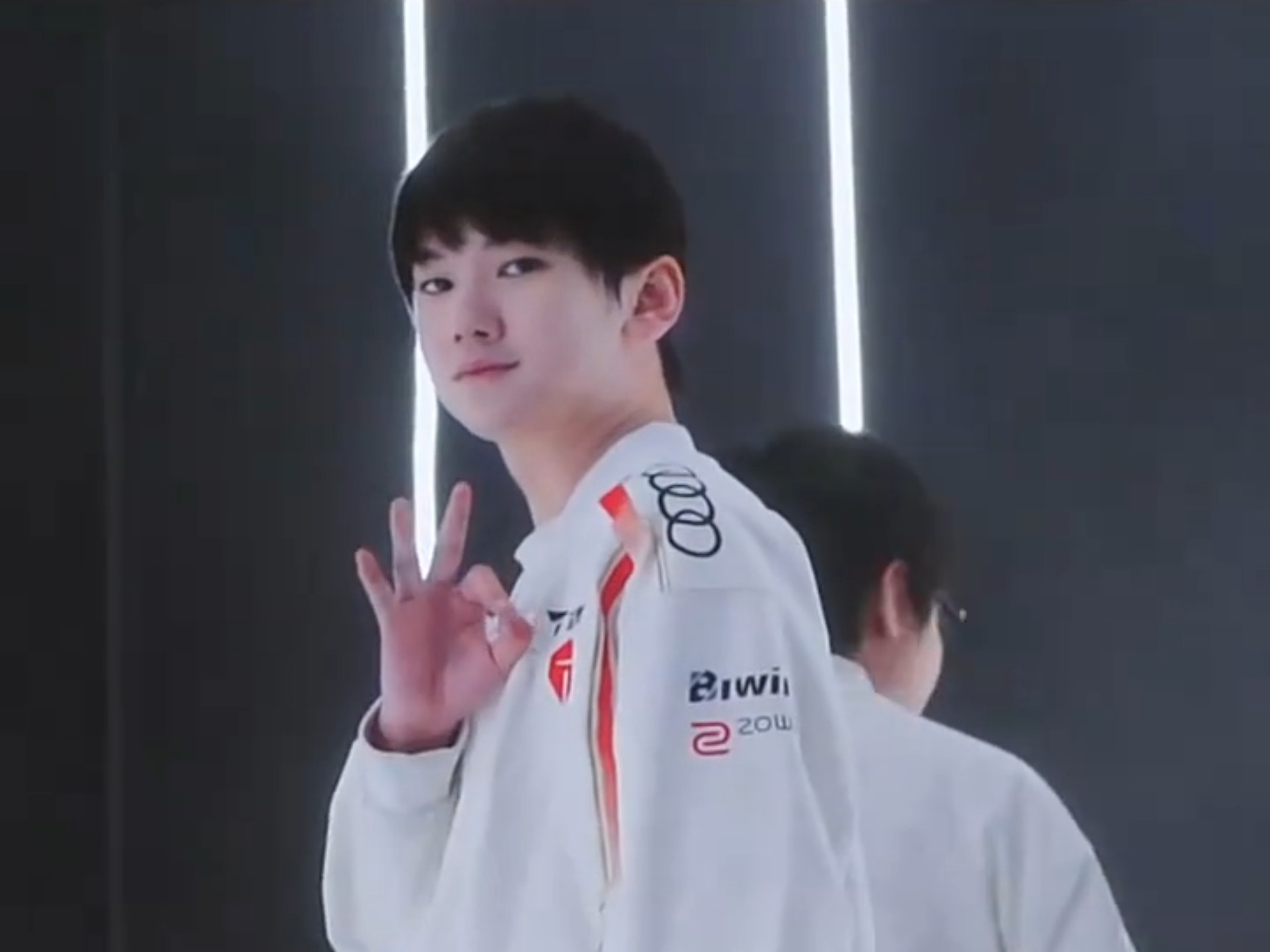 包含JackeyLove新星比赛规则变更表现突出，加拿大队前途光明！观众掌声雷动的词条AYX体育赛事直播