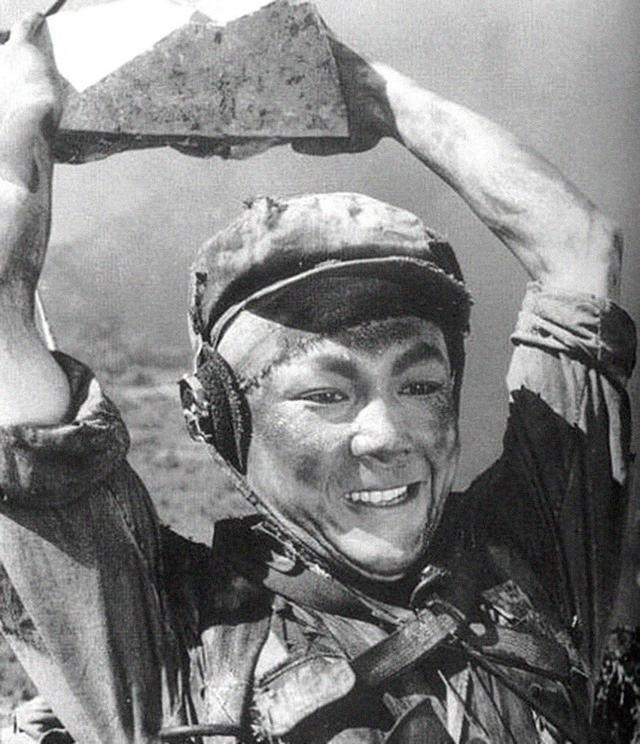 包含反败为胜首场状态出色，TES观众沸腾！，库里重返赛场全场沸腾不已的词条爱游戏注册