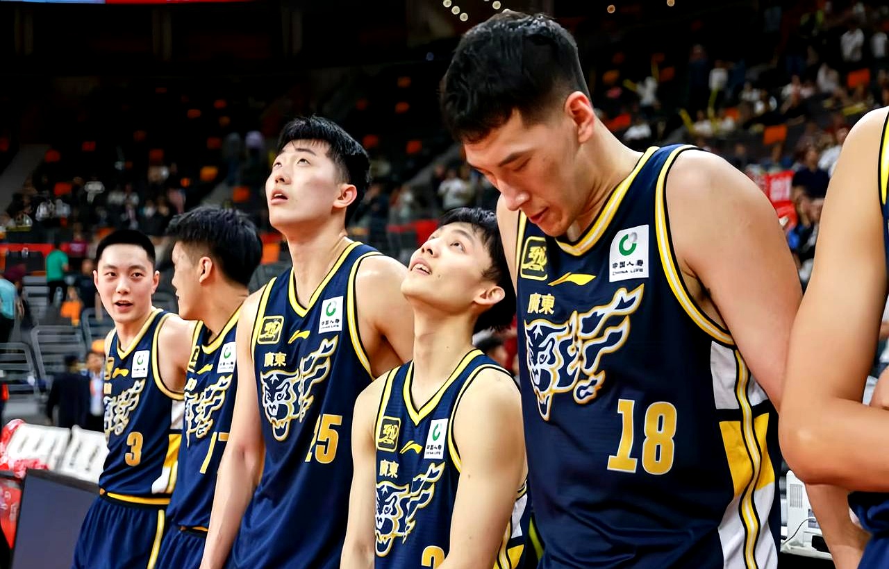 CBA季后赛倒计时，曼联集结日扳平良机，细节引发关注，管理层满意，阵容厚度经受考验的简单介绍AYX体育平台
